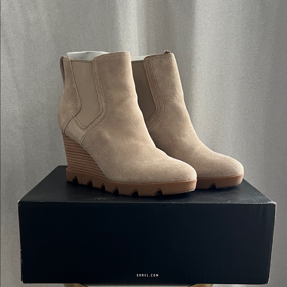Sorel Women's Beige Suede Wedge Boots